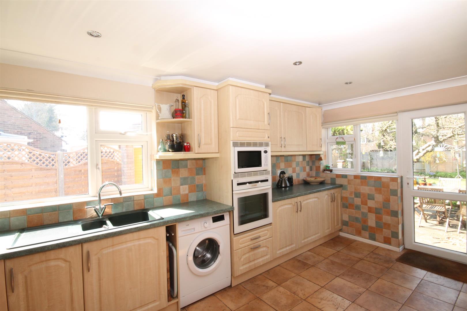 KITCHEN/BREAKFAST ROOM